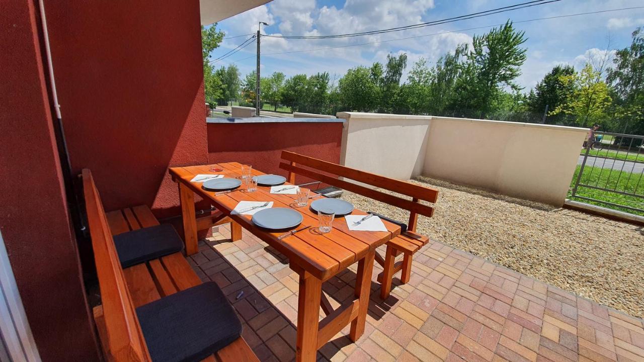 Aqua Apartman Tiszaújváros Kültér fotó