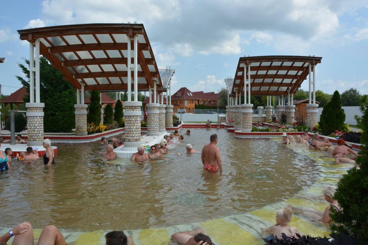 Aqua Apartman Tiszaújváros Kültér fotó